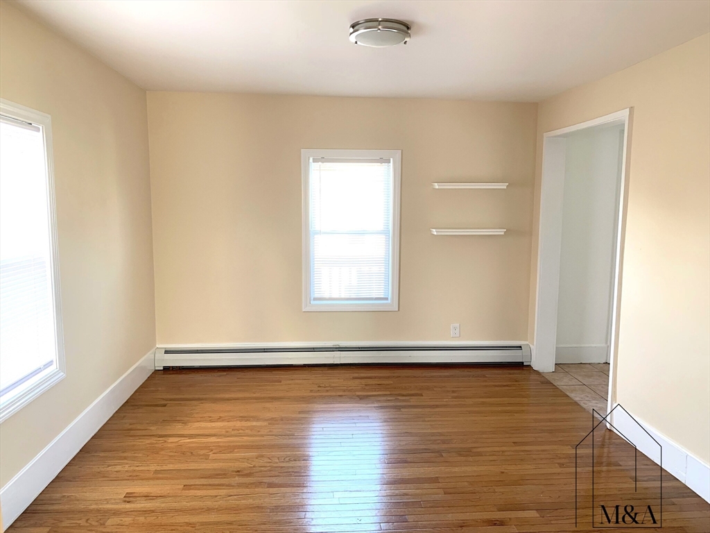186 Broadway, Malden, Massachusetts, 1 Bedroom Bedrooms, 4 Rooms Rooms,1 BathroomBathrooms,Residential Lease,For Rent,Broadway,73448718