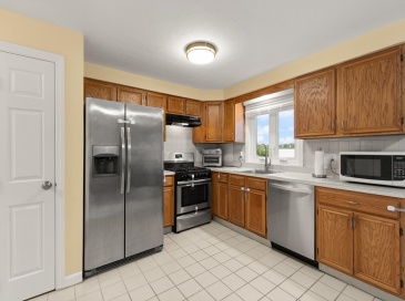 1603 Irving Rd, Randolph, Massachusetts, 2 Bedrooms Bedrooms, 6 Rooms Rooms,2.5 BathroomsBathrooms,Residential Lease,For Rent,Irving Rd,73439475 1603 Irving Rd, Randolph, Massachusetts, 2 Bedrooms Bedrooms, 6 Rooms Rooms,2.5 BathroomsBathrooms,Residential Lease,For Rent,Irving Rd,73439475