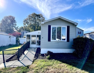 28 1st Ave, Westfield, Massachusetts, 2 Bedrooms Bedrooms, 4 Rooms Rooms,1.5 BathroomsBathrooms,Residential,For Sale,1st Ave,73445605
