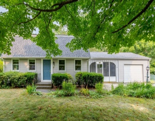 18 Burbank Ln, Lancaster, Massachusetts, 3 Bedrooms Bedrooms, 8 Rooms Rooms,1.5 BathroomsBathrooms,Residential,For Sale,Burbank Ln,73414992