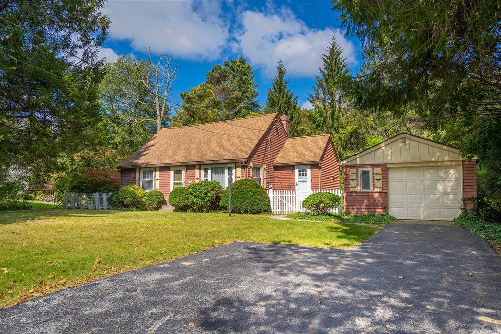 1472 Main Street, Leicester, Massachusetts, 4 Bedrooms Bedrooms, 7 Rooms Rooms,1 BathroomBathrooms,Residential,For Sale,Main Street,73434198
