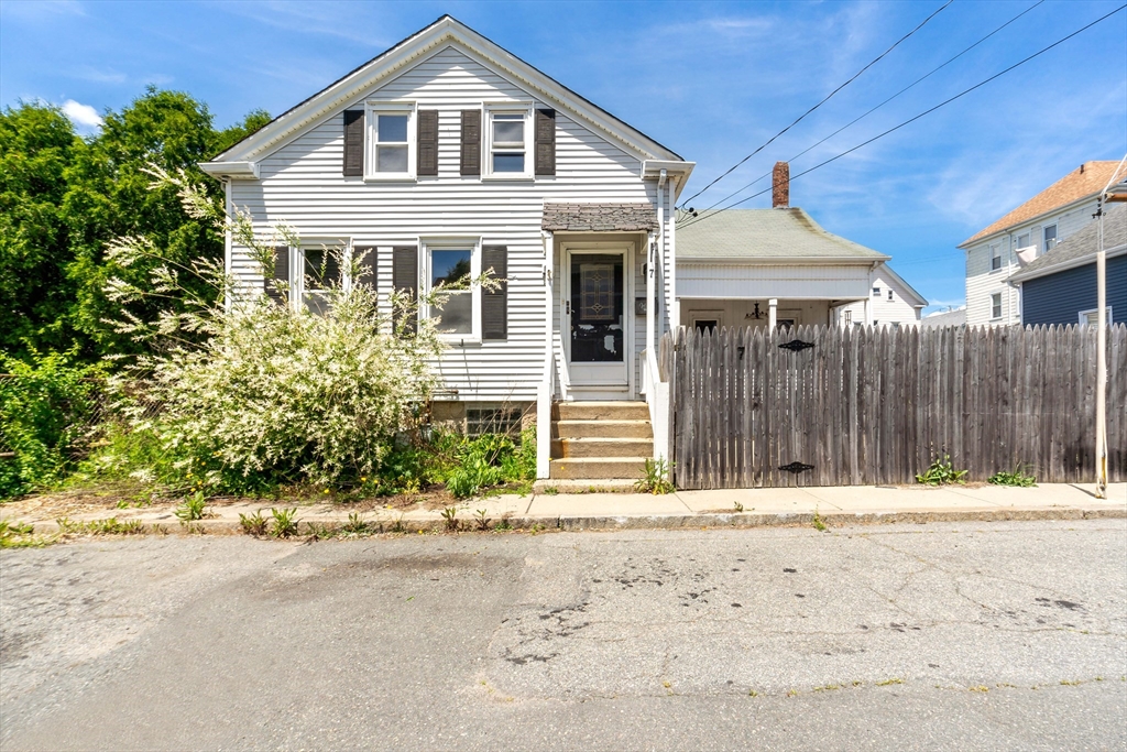 7 Stanton Ct, New Bedford, Massachusetts, 4 Bedrooms Bedrooms, 10 Rooms Rooms,1 BathroomBathrooms,Residential Income,For Sale,Stanton Ct,73383657