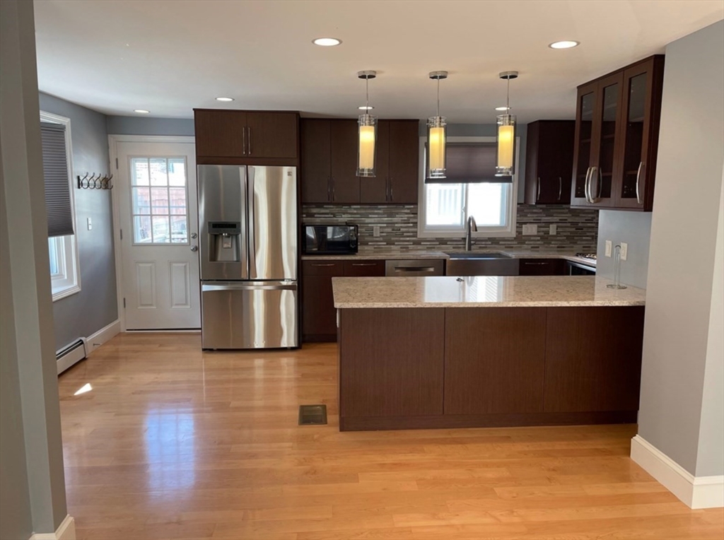 283 C St, Boston, Massachusetts, 2 Bedrooms Bedrooms, 5 Rooms Rooms,1.5 BathroomsBathrooms,Residential Lease,For Rent,C St,73403066