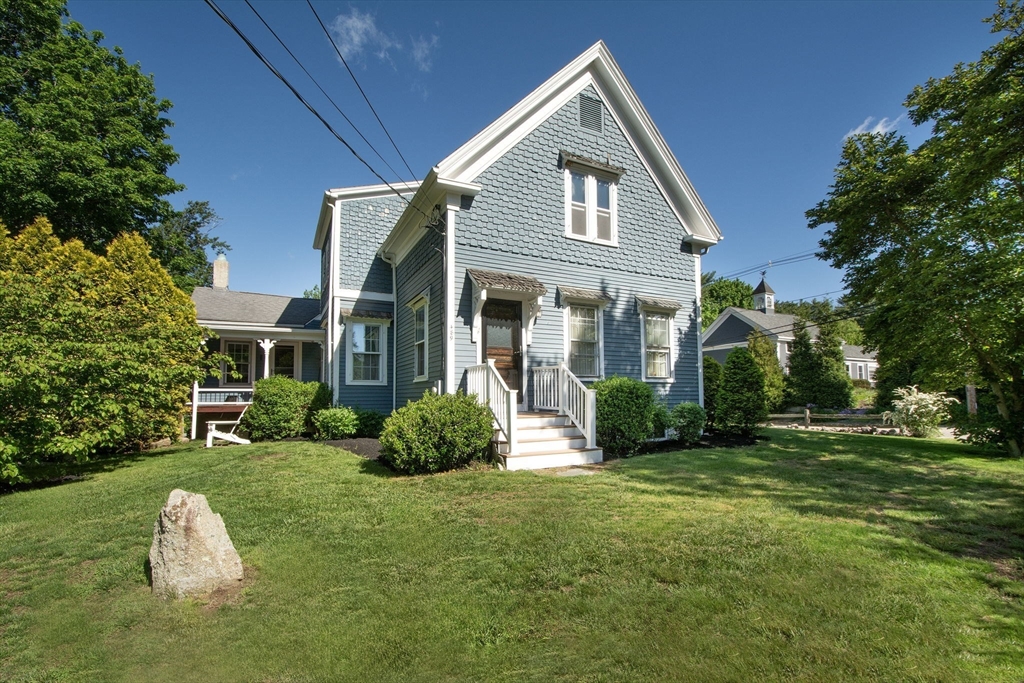 489 Center St, Hanover, Massachusetts, 4 Bedrooms Bedrooms, 8 Rooms Rooms,2 BathroomsBathrooms,Residential,For Sale,Center St,73381639
