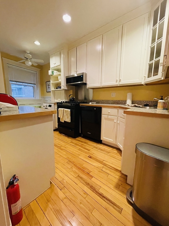 1988 Commonwealth Ave, Boston, Massachusetts, 1 Bedroom Bedrooms, 3 Rooms Rooms,1 BathroomBathrooms,Residential Lease,For Rent,Commonwealth Ave,73419862