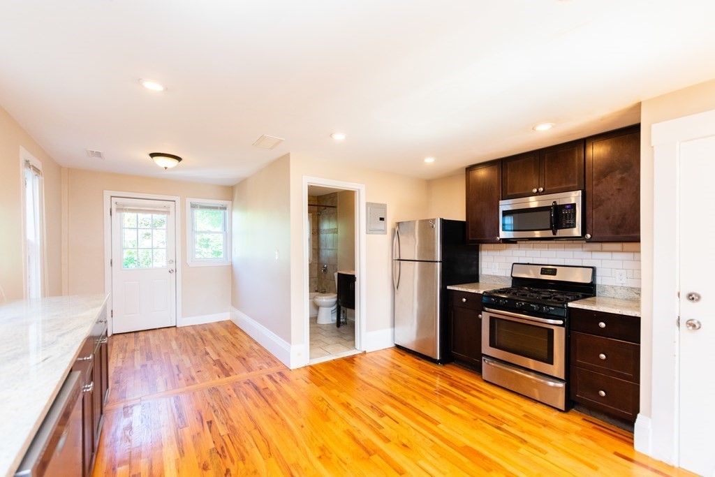 27 Shannon Street, Boston, Massachusetts, 3 Bedrooms Bedrooms, 7 Rooms Rooms,2 BathroomsBathrooms,Residential Lease,For Rent,Shannon Street,73348167