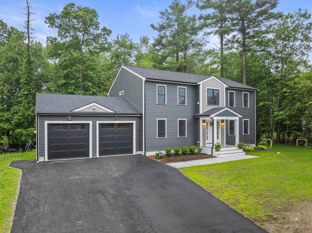 10 Mccue Circle, Abington, Massachusetts, 4 Bedrooms Bedrooms, 8 Rooms Rooms,2.5 BathroomsBathrooms,Residential,For Sale,Mccue Circle,73372348