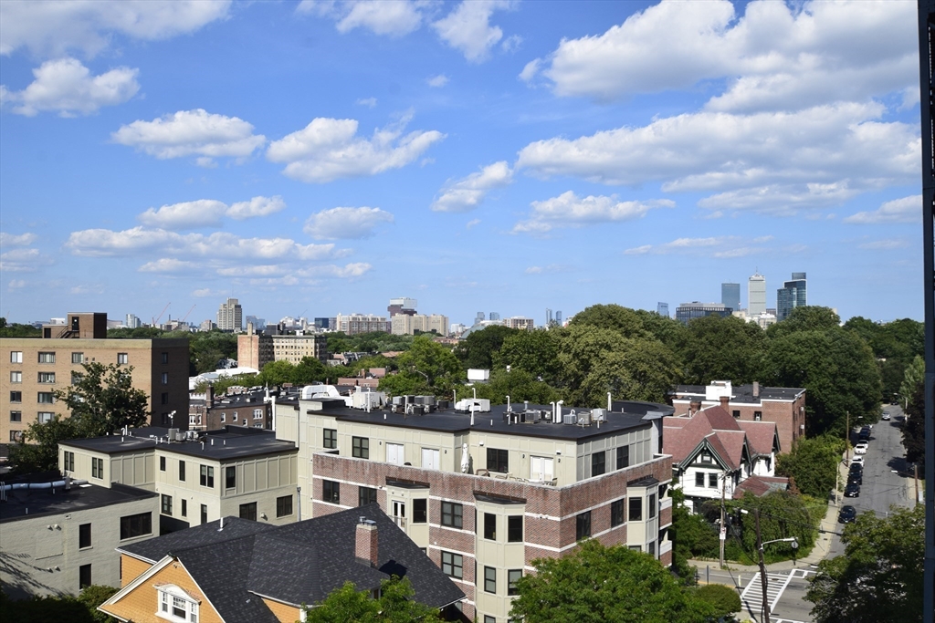 50 Longwood Ave, Brookline, Massachusetts, 1 Bedroom Bedrooms, 3 Rooms Rooms,1 BathroomBathrooms,Residential Lease,For Rent,Longwood Ave,73427732