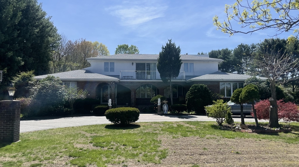 139 Porter Street, Westwood, Massachusetts, 4 Bedrooms Bedrooms, 10 Rooms Rooms,3 BathroomsBathrooms,Residential,For Sale,Porter Street,73368271