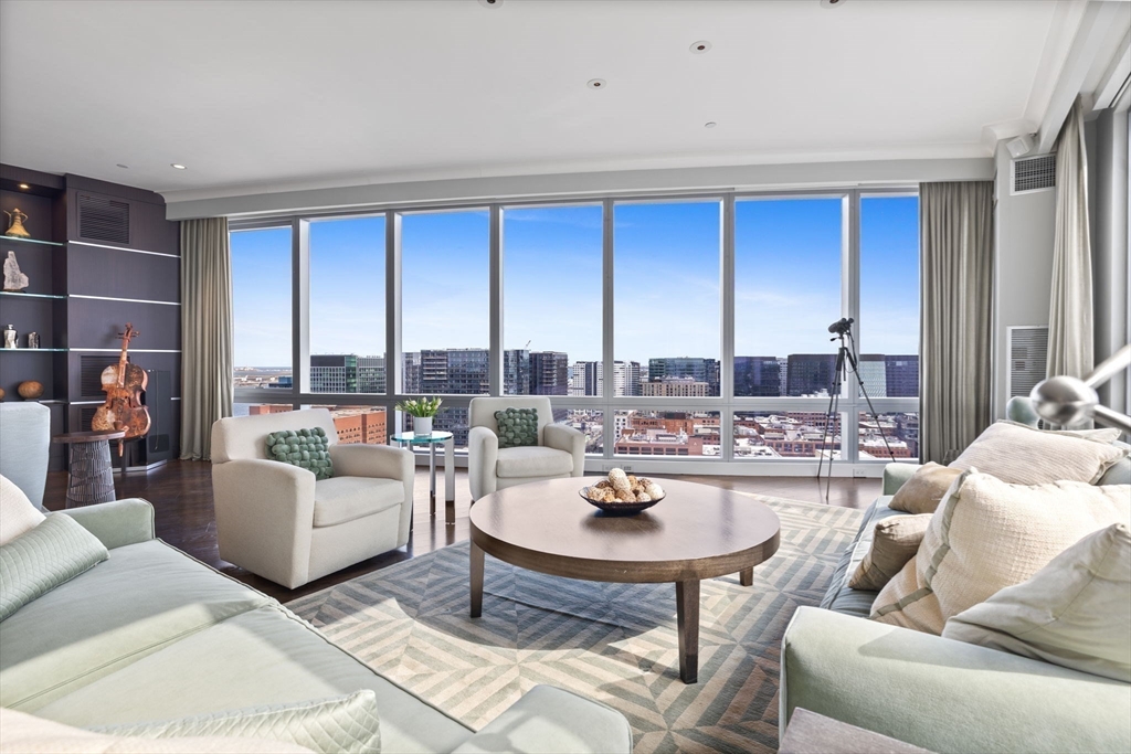 500 Atlantic Ave, Boston, Massachusetts, 3 Bedrooms Bedrooms, 6 Rooms Rooms,3.5 BathroomsBathrooms,Residential,For Sale,Atlantic Ave,73373030