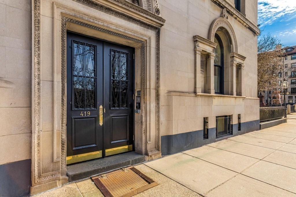 419 Commonwealth Ave, Boston, Massachusetts, 3 Bedrooms Bedrooms, 7 Rooms Rooms,2.5 BathroomsBathrooms,Residential Lease,For Rent,Commonwealth Ave,73452037