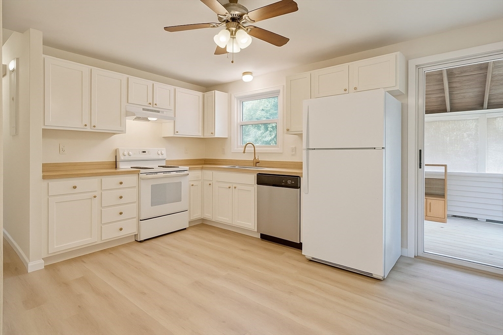 47 Parsons Hill Drive, Worcester, Massachusetts, 2 Bedrooms Bedrooms, 4 Rooms Rooms,1.5 BathroomsBathrooms,Residential Lease,For Rent,Parsons Hill Drive,73441087