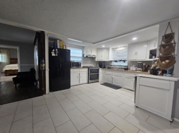 1326 Main St, Leicester, Massachusetts, 4 Bedrooms Bedrooms, 11 Rooms Rooms,2 BathroomsBathrooms,Residential Income,For Sale,Main St,73419028