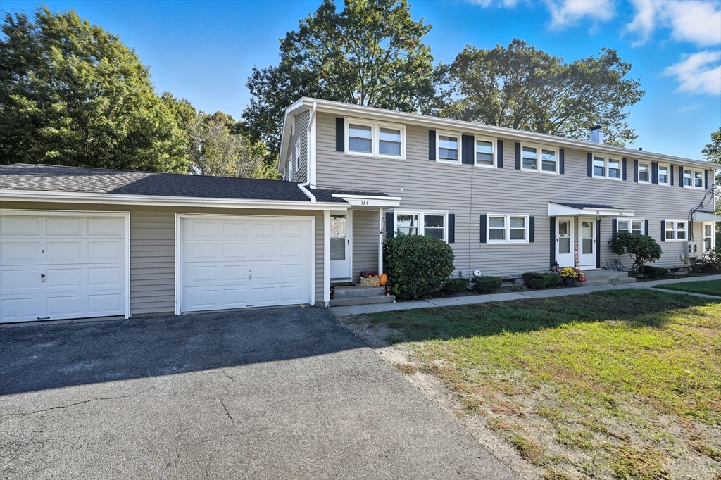 134 Woodbridge Rd, Chicopee, Massachusetts, 2 Bedrooms Bedrooms, 4 Rooms Rooms,1 BathroomBathrooms,Residential,For Sale,Woodbridge Rd,73439656