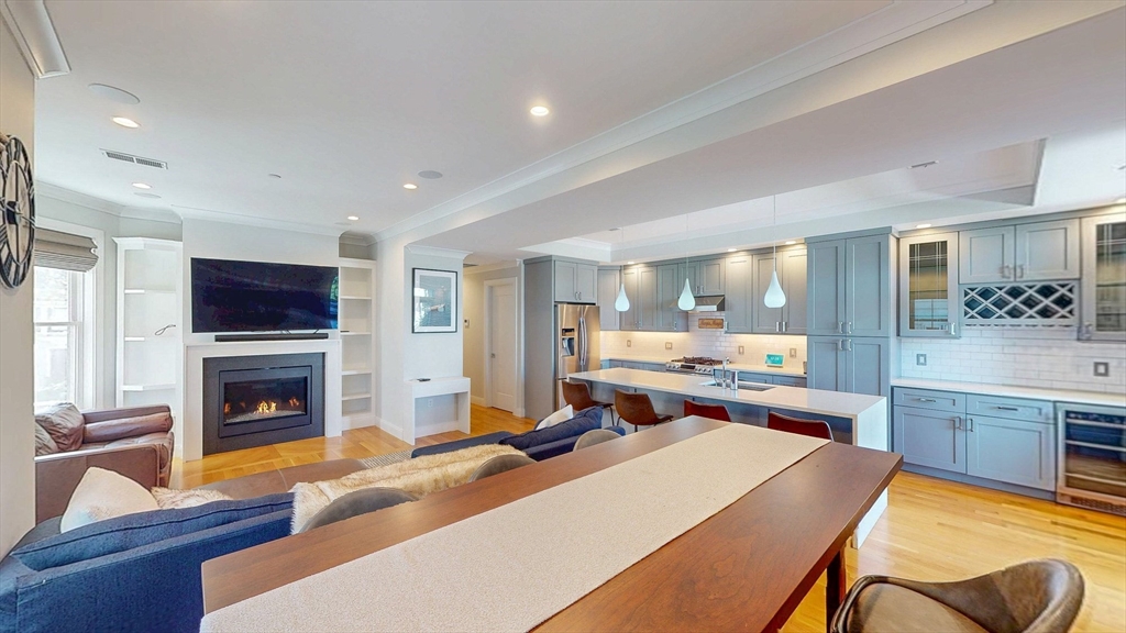 854 East Broadway, Boston, Massachusetts, 3 Bedrooms Bedrooms, 6 Rooms Rooms,2 BathroomsBathrooms,Residential Lease,For Rent,East Broadway,73431130