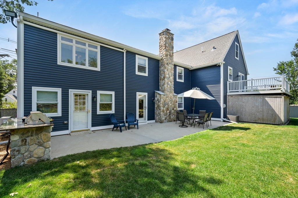 886 Methuen St, Dracut, Massachusetts, 5 Bedrooms Bedrooms, 12 Rooms Rooms,3.5 BathroomsBathrooms,Residential,For Sale,Methuen St,73409507