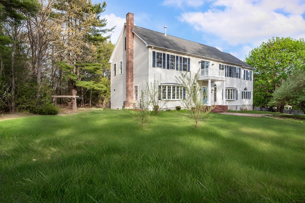 24 Bates St, Mendon, Massachusetts, 4 Bedrooms Bedrooms, 8 Rooms Rooms,3 BathroomsBathrooms,Residential,For Sale,Bates St,73426203