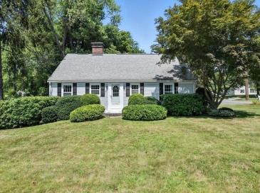 14 Porter Rd, East Longmeadow, Massachusetts, 4 Bedrooms Bedrooms, 8 Rooms Rooms,2 BathroomsBathrooms,Residential,For Sale,Porter Rd,73411702