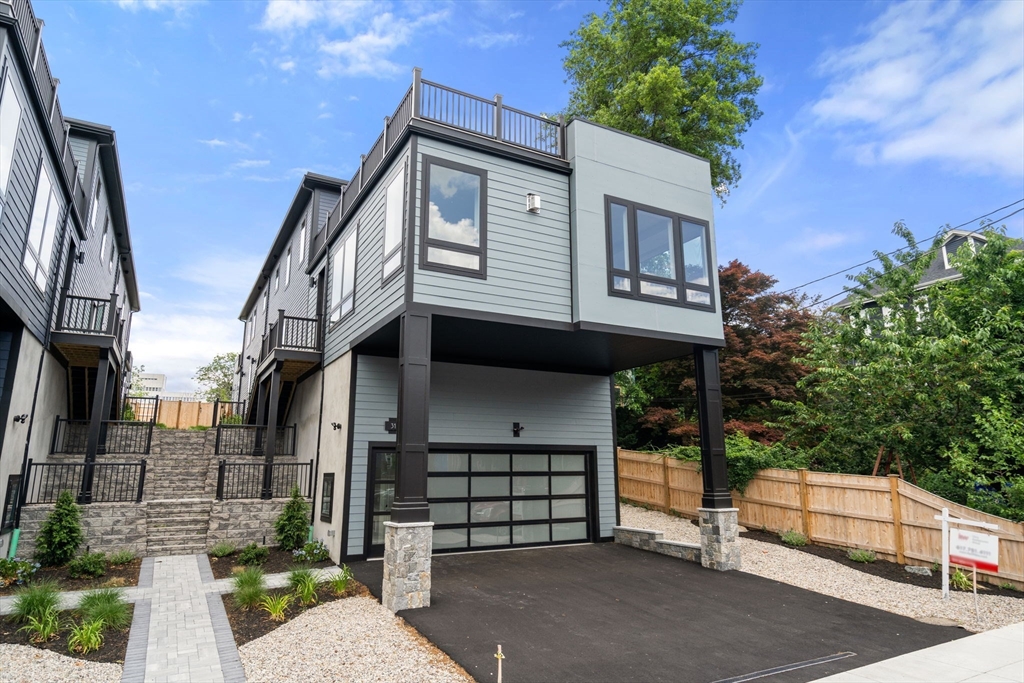 31 Evergreen St, Boston, Massachusetts, 3 Bedrooms Bedrooms, 7 Rooms Rooms,3 BathroomsBathrooms,Residential,For Sale,Evergreen St,73360431