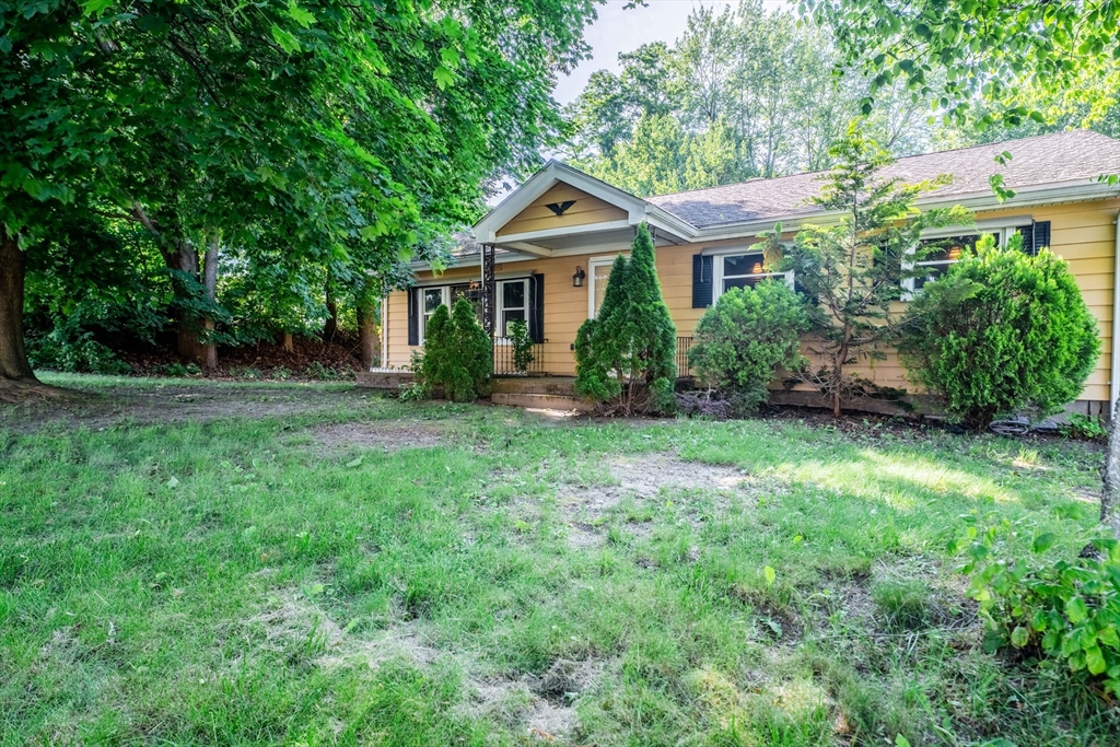 126 Casino Ave, Chicopee, Massachusetts, 2 Bedrooms Bedrooms, 4 Rooms Rooms,1 BathroomBathrooms,Residential,For Sale,Casino Ave,73370648