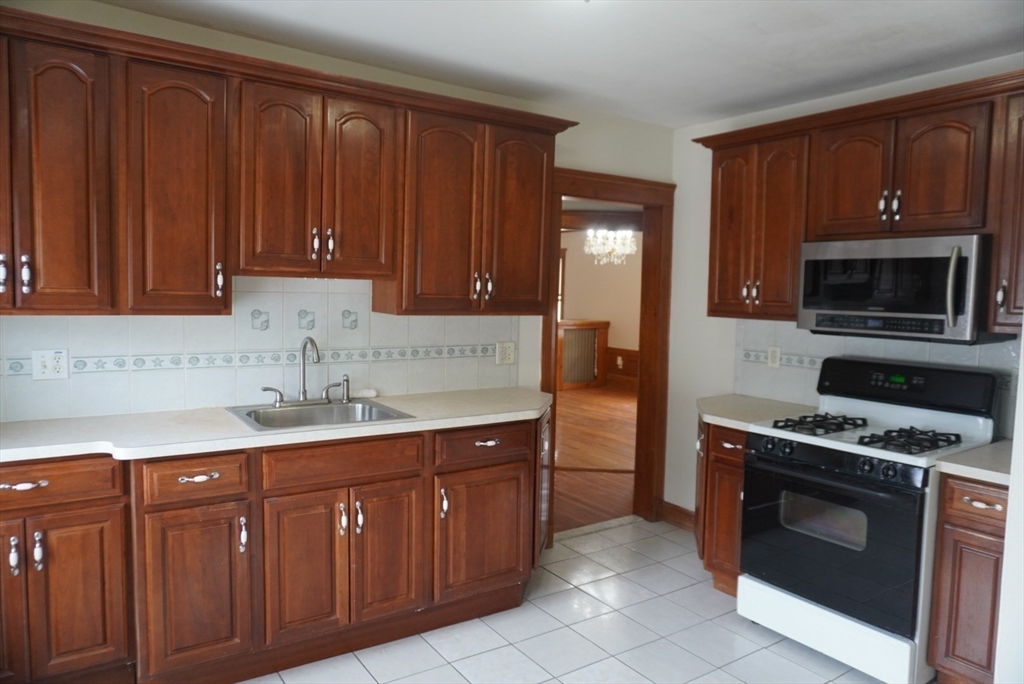 70 Brook Rd, Milton, Massachusetts, 2 Bedrooms Bedrooms, 5 Rooms Rooms,1 BathroomBathrooms,Residential Lease,For Rent,Brook Rd,73439568