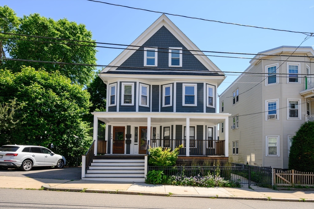 56-58 Carruth St, Boston, Massachusetts, 4 Bedrooms Bedrooms, 7 Rooms Rooms,2.5 BathroomsBathrooms,Residential Lease,For Rent,Carruth St,73417007