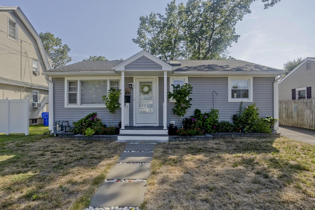 100 Champlain St, Springfield, Massachusetts, 3 Bedrooms Bedrooms, 5 Rooms Rooms,2 BathroomsBathrooms,Residential,For Sale,Champlain St,73422900