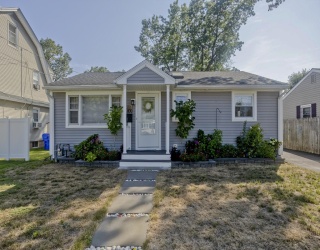 100 Champlain St, Springfield, Massachusetts, 3 Bedrooms Bedrooms, 5 Rooms Rooms,2 BathroomsBathrooms,Residential,For Sale,Champlain St,73422900