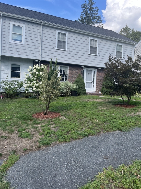 24 Leslie Rd, Newton, Massachusetts, 1 Bedroom Bedrooms, 3 Rooms Rooms,1 BathroomBathrooms,Residential Lease,For Rent,Leslie Rd,73422706