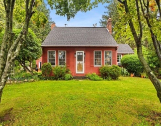 936 Central St, East Bridgewater, Massachusetts, 3 Bedrooms Bedrooms, 5 Rooms Rooms,1.5 BathroomsBathrooms,Residential,For Sale,Central St,73435924