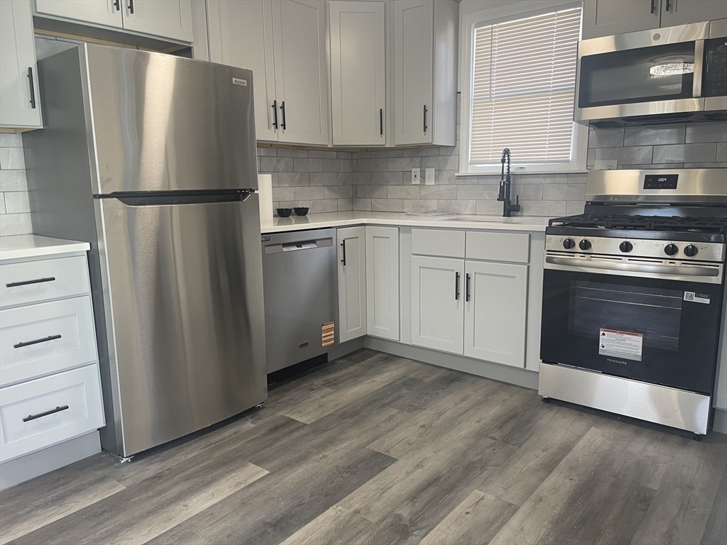 324 Park St, Stoughton, Massachusetts, 2 Bedrooms Bedrooms, 6 Rooms Rooms,1 BathroomBathrooms,Residential Lease,For Rent,Park St,73448116