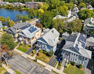 31 Pondview Road, Arlington, Massachusetts, 5 Bedrooms Bedrooms, 14 Rooms Rooms,3 BathroomsBathrooms,Residential Income,For Sale,Pondview Road,73435651