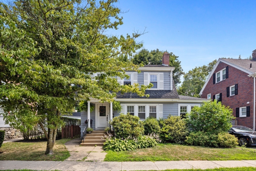 11 Parkway Road, Medford, Massachusetts, 3 Bedrooms Bedrooms, 9 Rooms Rooms,2 BathroomsBathrooms,Residential Lease,For Rent,Parkway Road,73436910