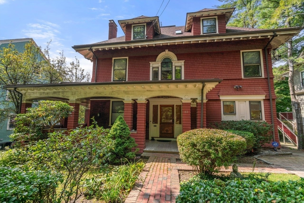 82 Lancaster Terrace, Brookline, Massachusetts, 5 Bedrooms Bedrooms, 11 Rooms Rooms,4 BathroomsBathrooms,Residential Lease,For Rent,Lancaster Terrace,73338403