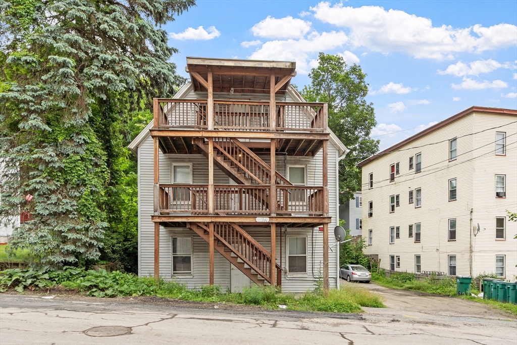376 Elm St, Fitchburg, Massachusetts, 6 Bedrooms Bedrooms, 12 Rooms Rooms,3 BathroomsBathrooms,Residential Income,For Sale,Elm St,73394267