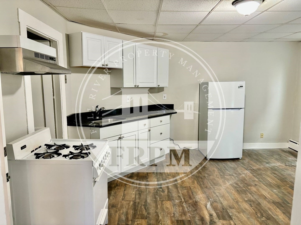 197 Rodman Street, Fall River, Massachusetts, 1 Bedroom Bedrooms, 3 Rooms Rooms,1 BathroomBathrooms,Residential Lease,For Rent,Rodman Street,73429762