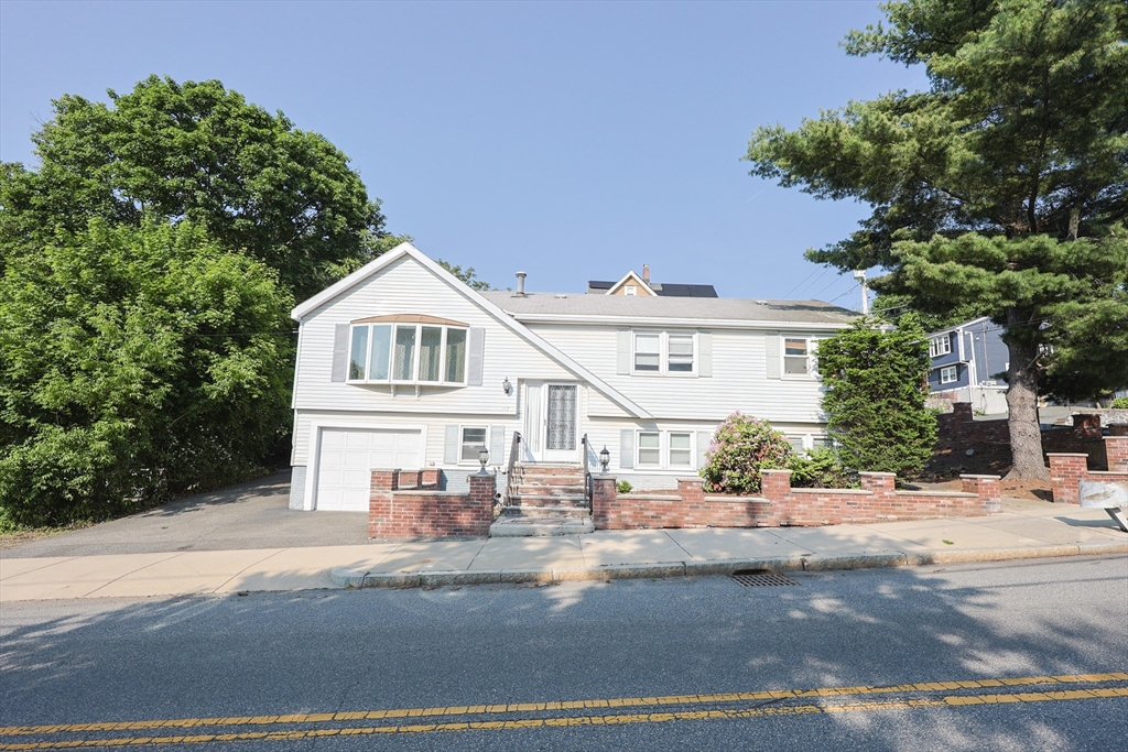 117 Pierce St, Malden, Massachusetts, 7 Bedrooms Bedrooms, 13 Rooms Rooms,3 BathroomsBathrooms,Residential Income,For Sale,Pierce St,73389701