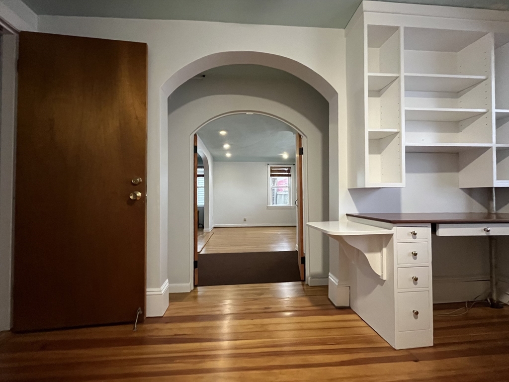 254 Rantoul St, Beverly, Massachusetts, 1 Bedroom Bedrooms, 5 Rooms Rooms,1 BathroomBathrooms,Residential Lease,For Rent,Rantoul St,73450584