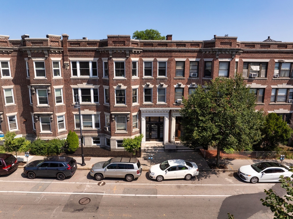 181 Harvard Street, Brookline, Massachusetts, 8 Bedrooms Bedrooms, 17 Rooms Rooms,5 BathroomsBathrooms,Residential Income,For Sale,Harvard Street,73425823