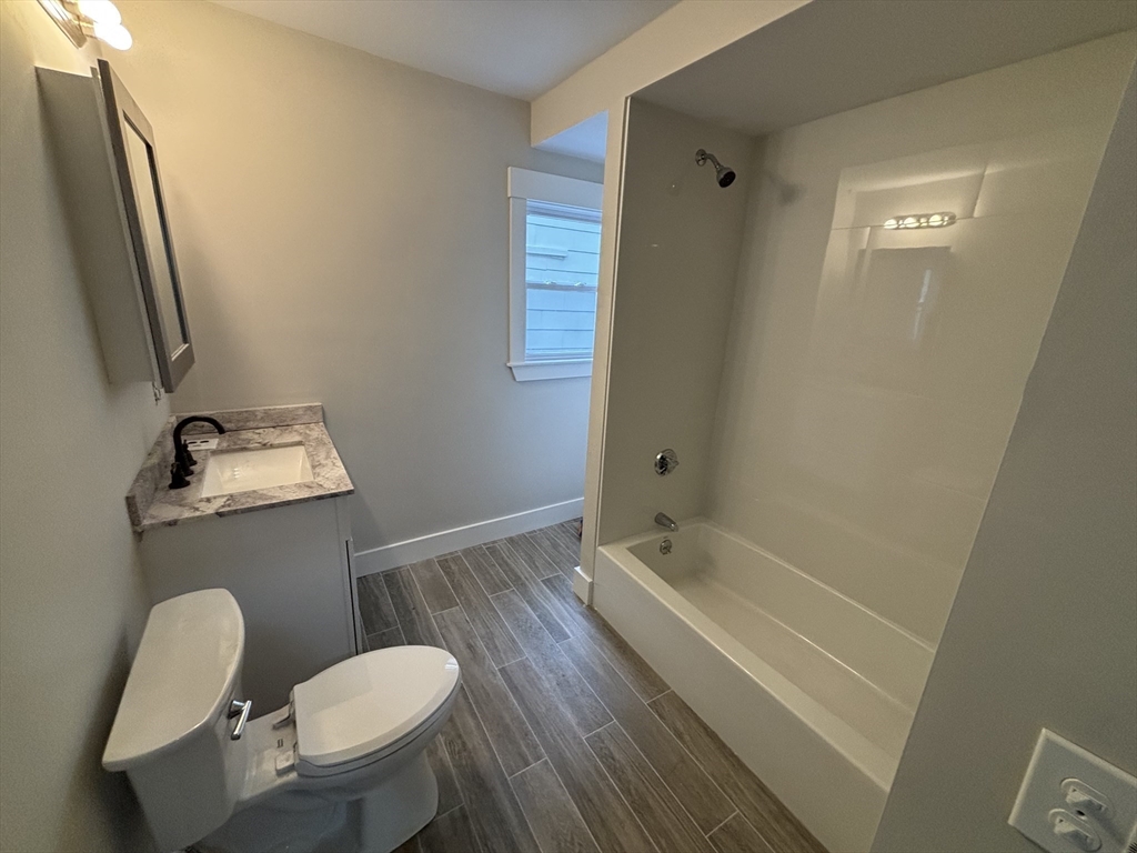 22 Pleasant Street, Fitchburg, Massachusetts, 2 Bedrooms Bedrooms, 5 Rooms Rooms,1 BathroomBathrooms,Residential Lease,For Rent,Pleasant Street,73453538