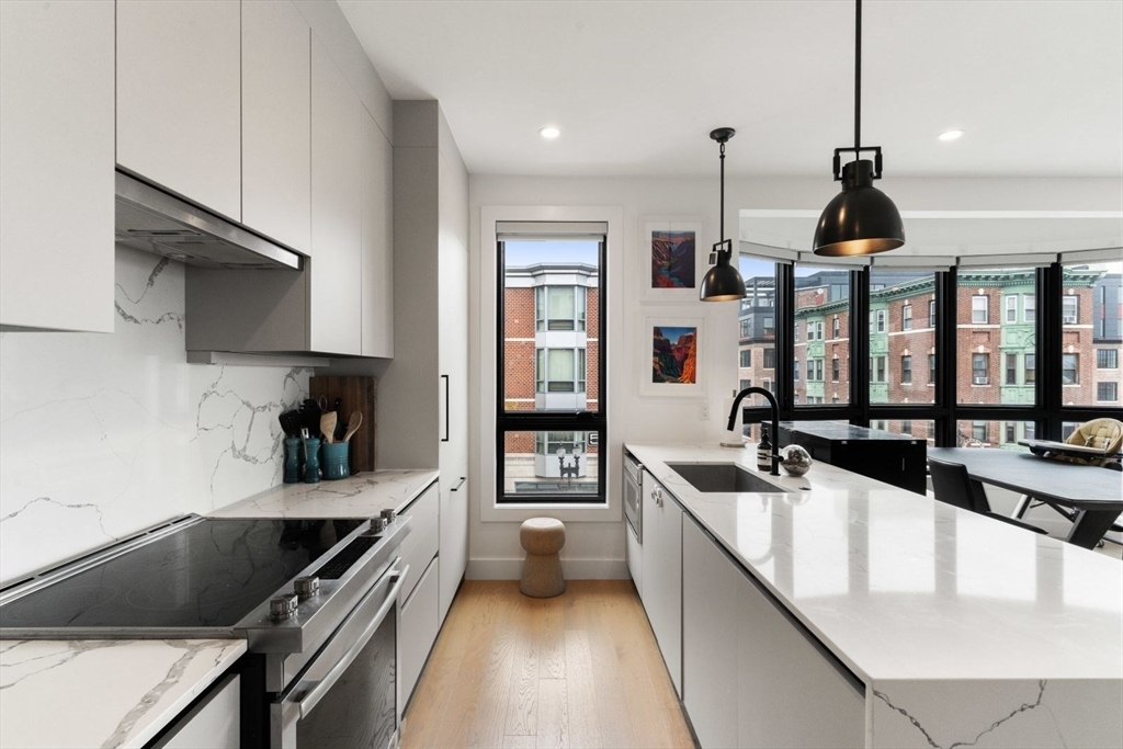 75 W Broadway, Boston, Massachusetts, 2 Bedrooms Bedrooms, 4 Rooms Rooms,1 BathroomBathrooms,Residential Lease,For Rent,W Broadway,73451535