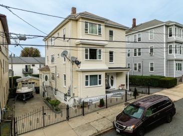 166 Bradford Ave, Fall River, Massachusetts, 9 Bedrooms Bedrooms, 20 Rooms Rooms,3 BathroomsBathrooms,Residential Income,For Sale,Bradford Ave,73436827