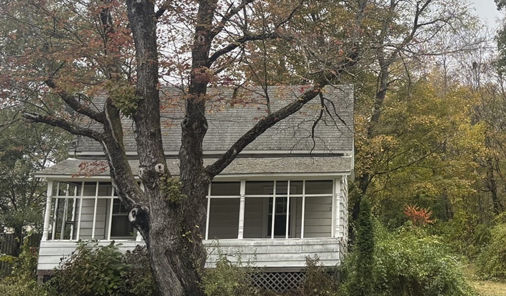 6 Blandford Stage Rd, Russell, Massachusetts, 3 Bedrooms Bedrooms, 6 Rooms Rooms,1 BathroomBathrooms,Residential,For Sale,Blandford Stage Rd,73442858