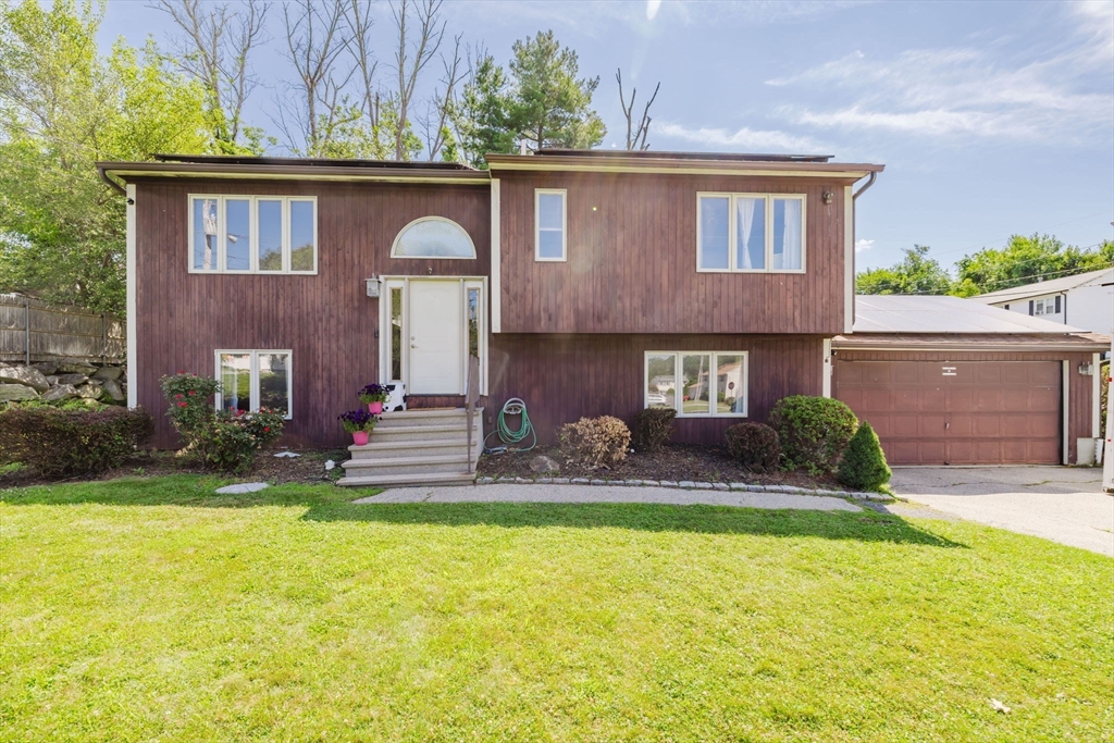 1 Lee Ann Dr, Johnston, Rhode Island, 3 Bedrooms Bedrooms, 6 Rooms Rooms,2 BathroomsBathrooms,Residential,For Sale,Lee Ann Dr,73409714