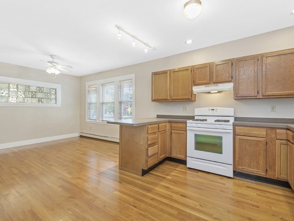 549 Main Street, Watertown, Massachusetts, 2 Bedrooms Bedrooms, 5 Rooms Rooms,1 BathroomBathrooms,Residential Lease,For Rent,Main Street,73445433