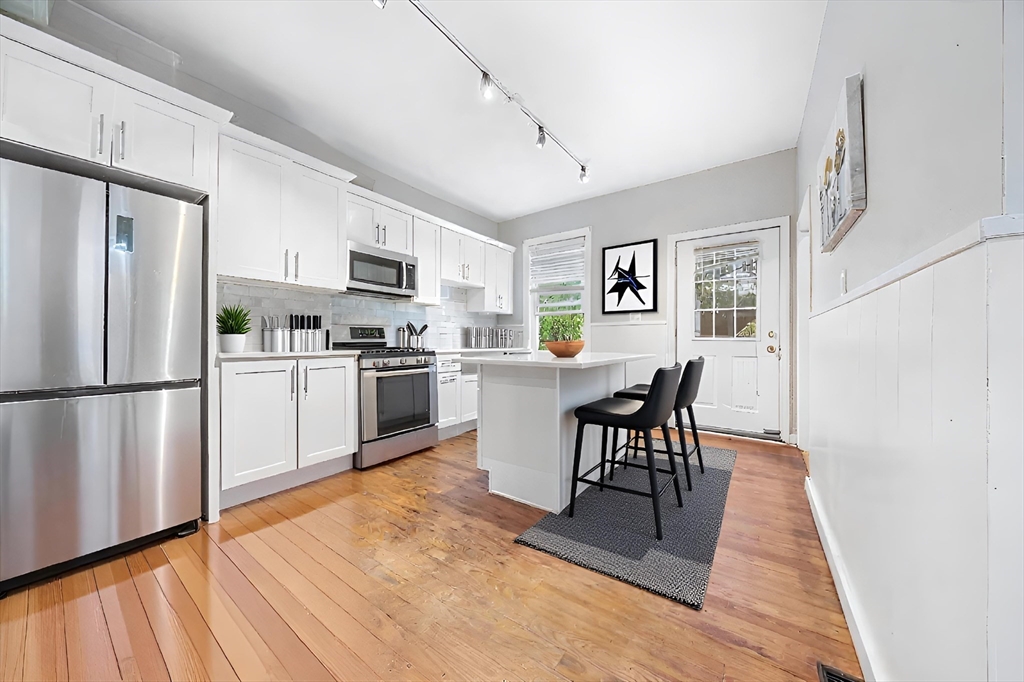 77 Webster St, Boston, Massachusetts, 3 Bedrooms Bedrooms, 5 Rooms Rooms,1 BathroomBathrooms,Residential Lease,For Rent,Webster St,73425469