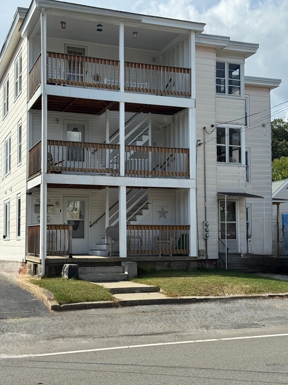 45 Middle Street, Leominster, Massachusetts, 8 Bedrooms Bedrooms, 17 Rooms Rooms,3.5 BathroomsBathrooms,Residential Income,For Sale,Middle Street,73437820