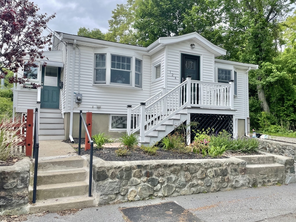 124 Bower St, Malden, Massachusetts, 2 Bedrooms Bedrooms, 4 Rooms Rooms,1 BathroomBathrooms,Residential,For Sale,Bower St,73382272
