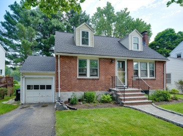 7 Broad St, Belmont, Massachusetts, 3 Bedrooms Bedrooms, 7 Rooms Rooms,1 BathroomBathrooms,Residential,For Sale,Broad St,73389213