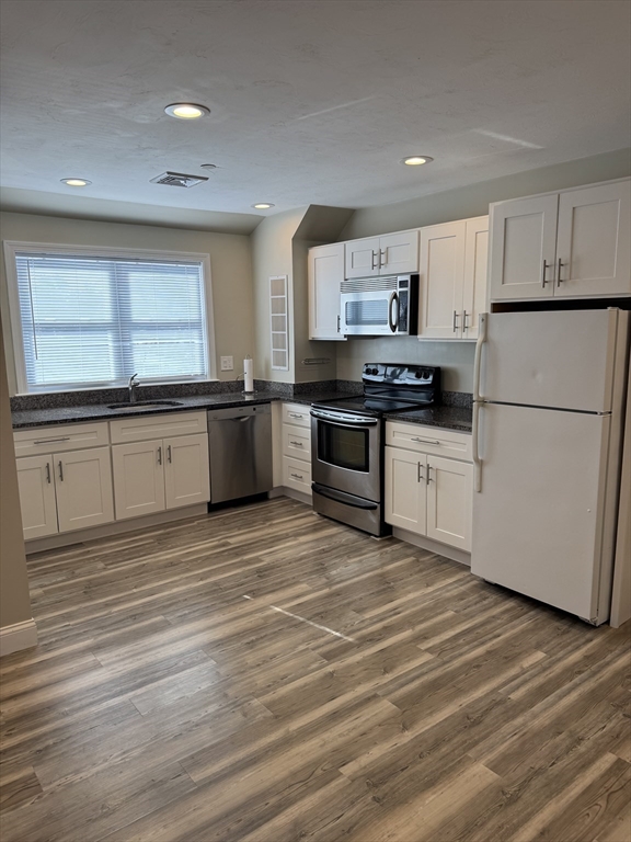 15 Johnson Court, Brockton, Massachusetts, 1 Bedroom Bedrooms, 4 Rooms Rooms,1 BathroomBathrooms,Residential Lease,For Rent,Johnson Court,73438628